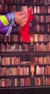 Daphne teaching Velma whats up